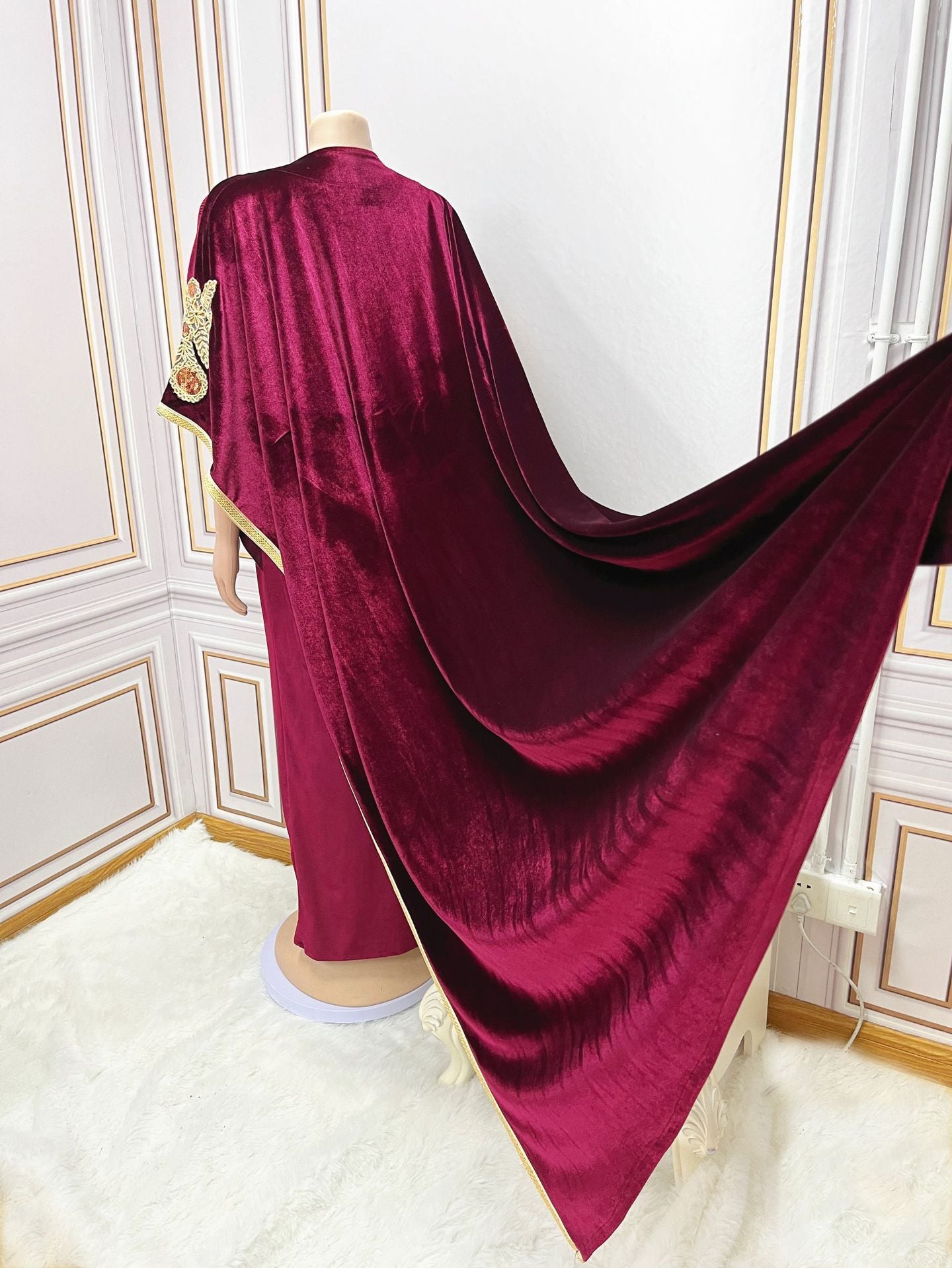 Robe en velours doré à paillettes style arabe du Moyen-Orient | Yazijico™