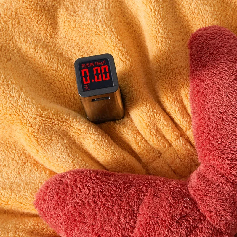 Dry Hair Cap Girl Absorbs Water Wipes Her Hair | Yazijico™